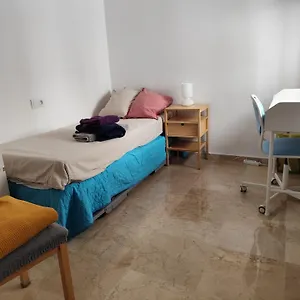 https://confortable-habitacin-cntrica-en-piso-privado.1costadelsol.com